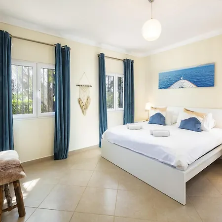 Villa In Coastal Town Of Carvoeiro, Algarve Carvoeiro (Lagoa)