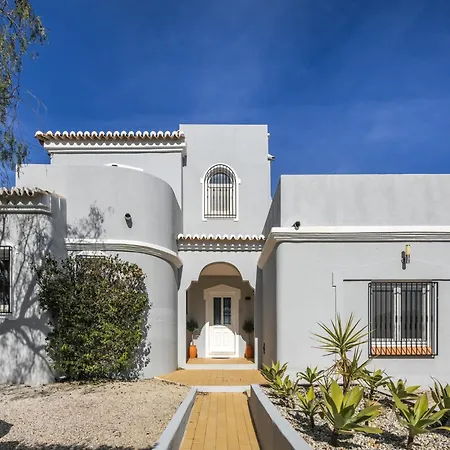 In Coastal Town Of Carvoeiro, Algarve Villa Carvoeiro (Lagoa)