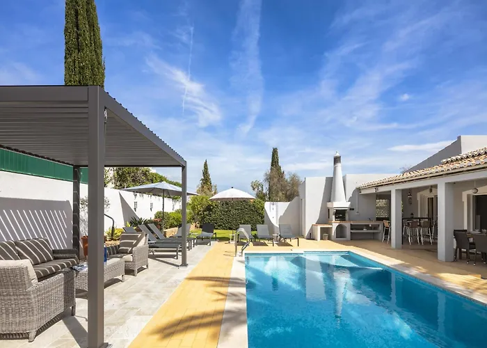 Villa In Coastal Town Of Carvoeiro, Algarve