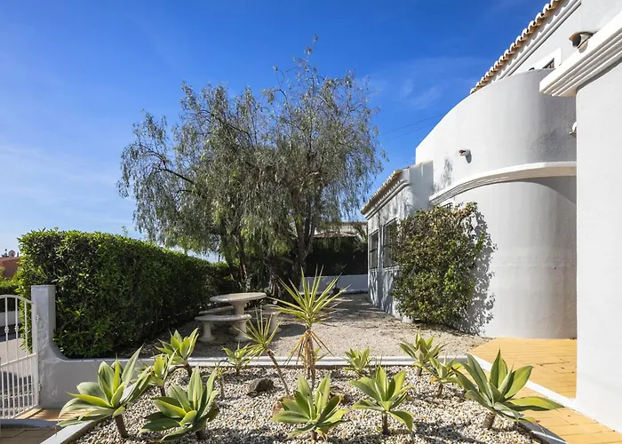 In Coastal Town Of Carvoeiro, Algarve Villa Carvoeiro (Lagoa)