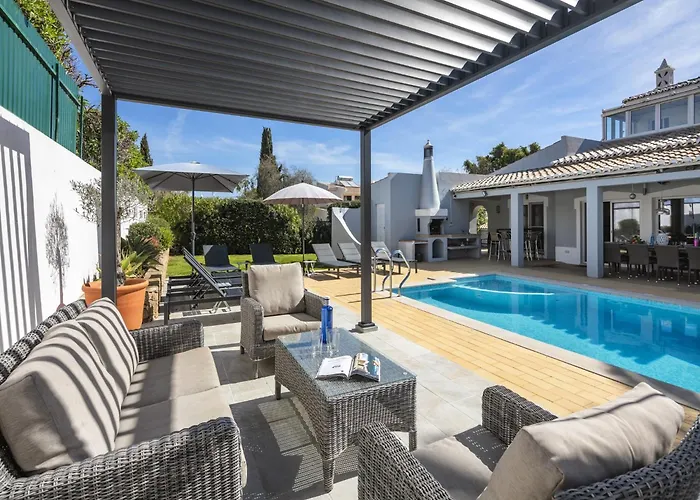 Villa In Coastal Town Of Carvoeiro, Algarve *