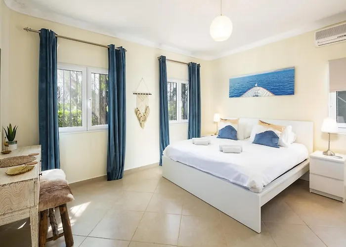 Villa In Coastal Town Of Carvoeiro, Algarve Carvoeiro (Lagoa)