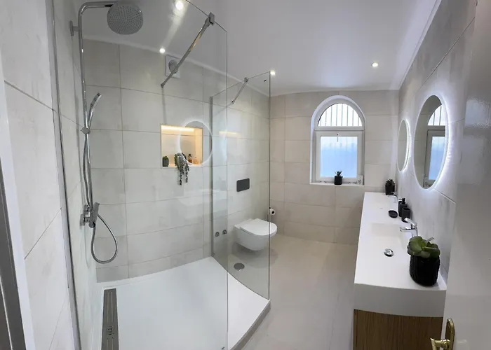 Villa In Coastal Town Of Carvoeiro, Algarve *