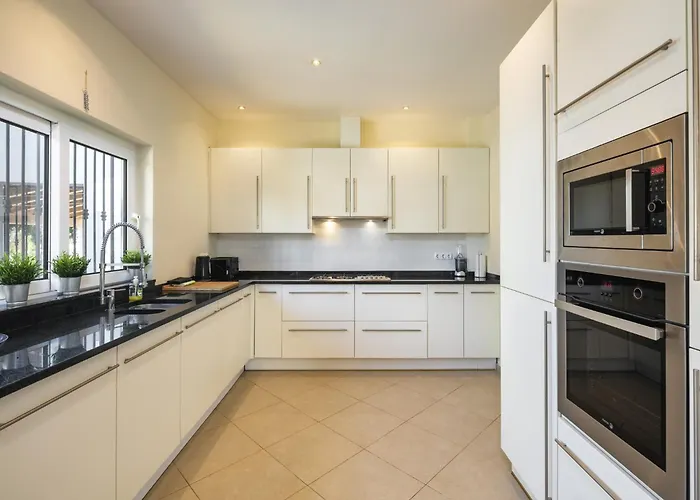 Villa In Coastal Town Of Carvoeiro, Algarve *